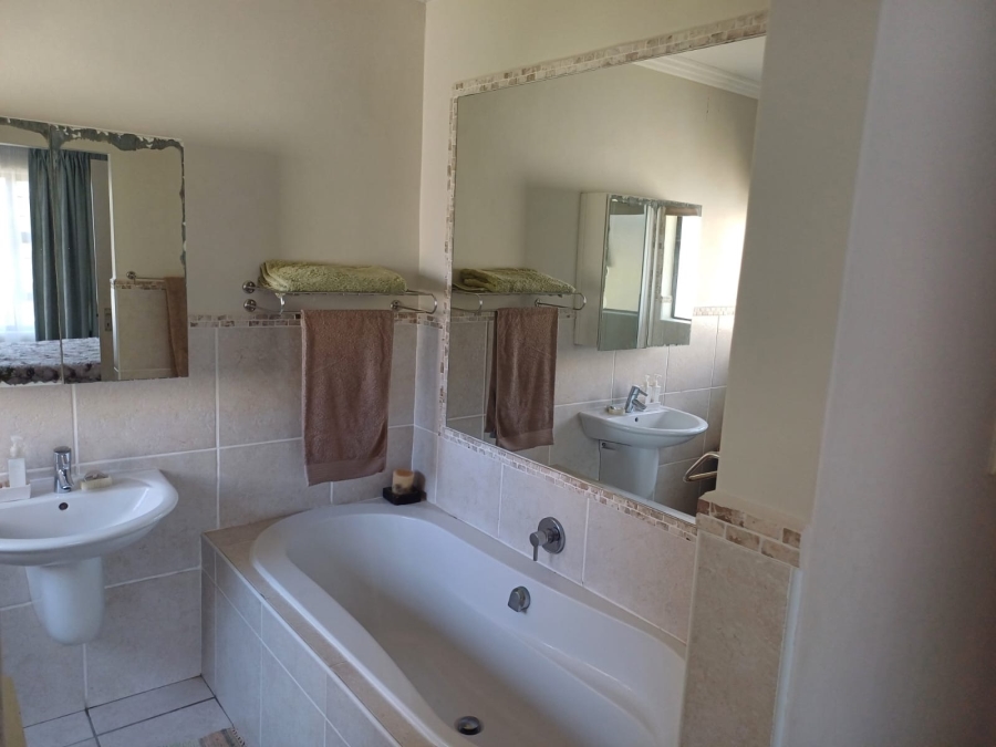 4 Bedroom Property for Sale in Gonubie Eastern Cape